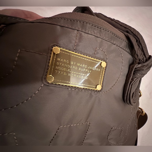 Marc Jacobs Taupe Quilted Laptop Bag - Picture 6 of 7